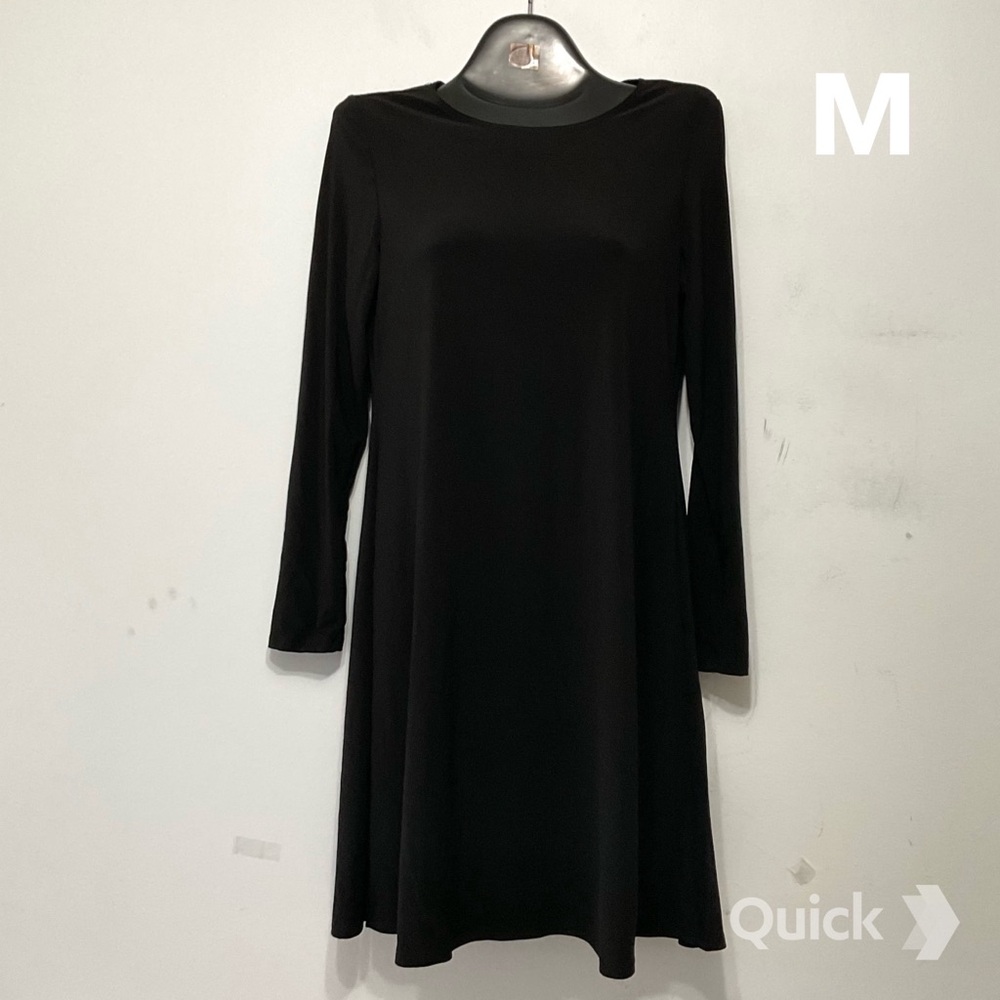 M - NWT Charvi Shift Dress in Black